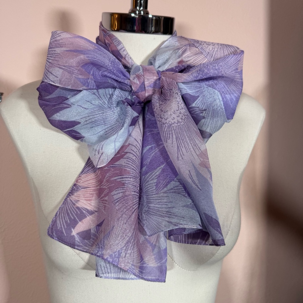 Vintage 1990’s pastel purple watercolor floral daisies long rectangle scarf